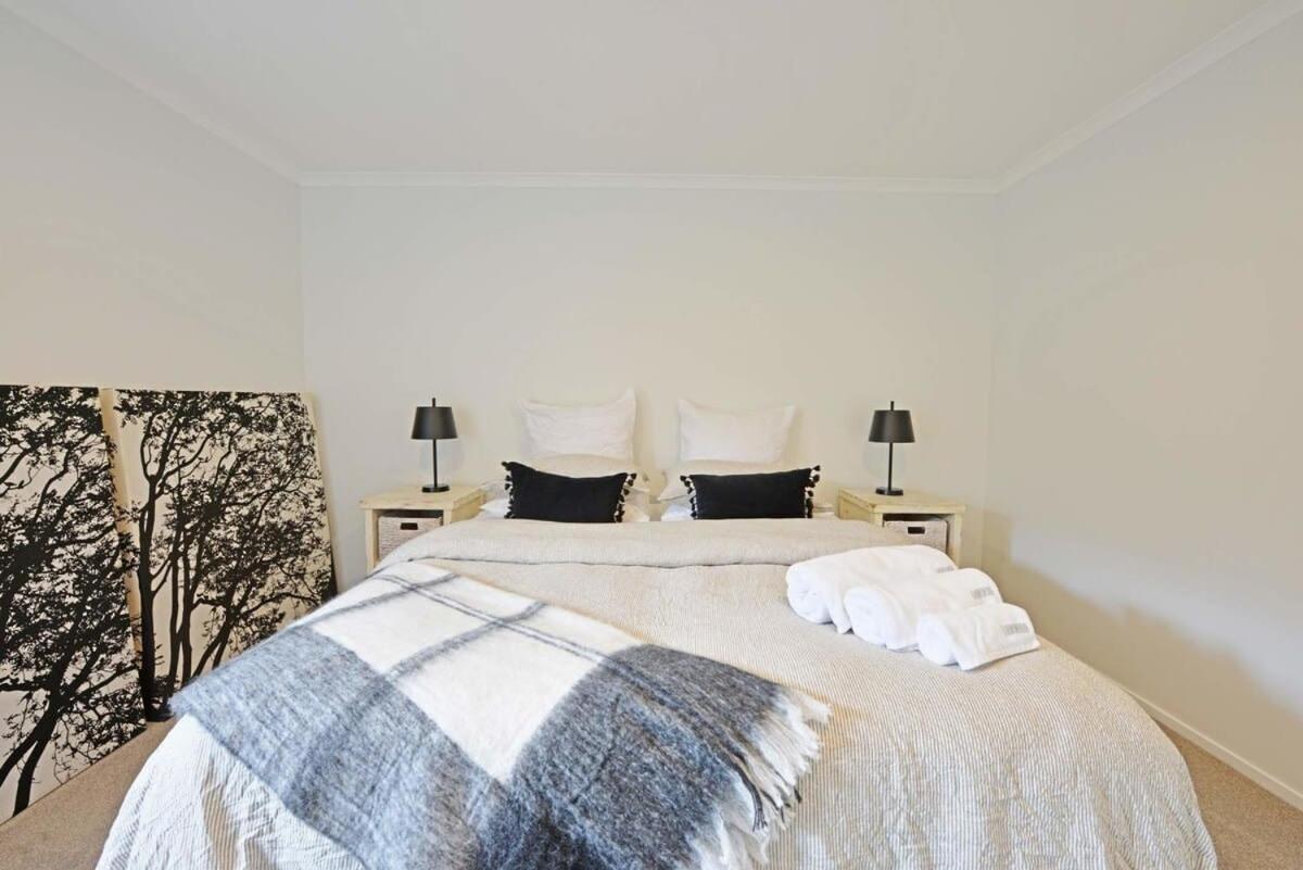 Villa Escape To High End Comforts On Riverton à Mount Maunganui Extérieur photo
